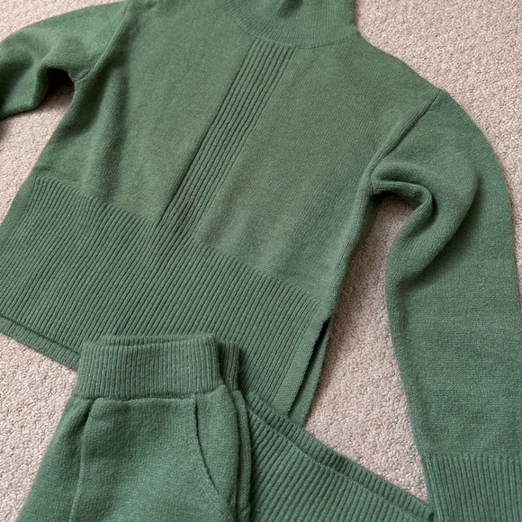 Essnce High Neck Drop Shoulder Split Hem Sweater & Knit Pants - Picture 3 of 4